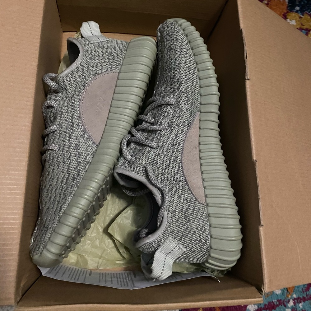Adidas Yeezy Boost 350 in agate gray/moonrock